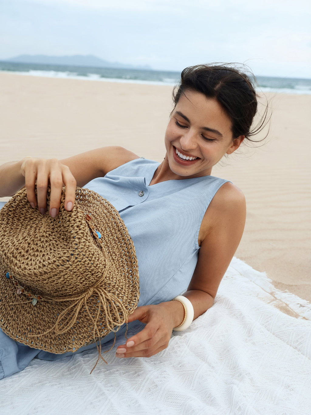 Foldable Wide Brim Straw Hat with Shell Decor
