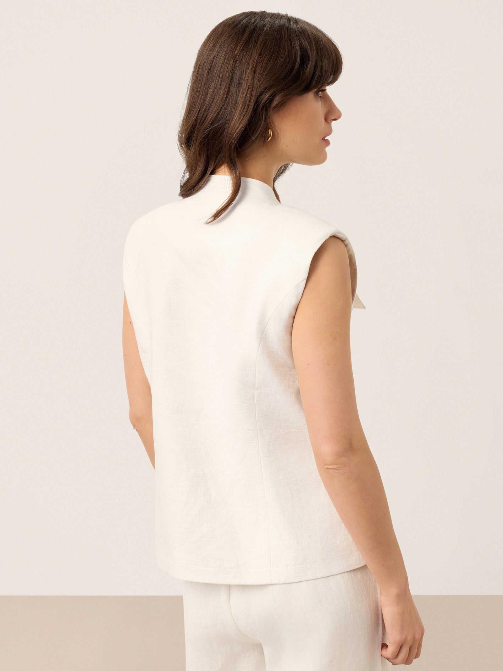 100% Linen Four-Pocket Tailored Sleeveless Vest COSIMA