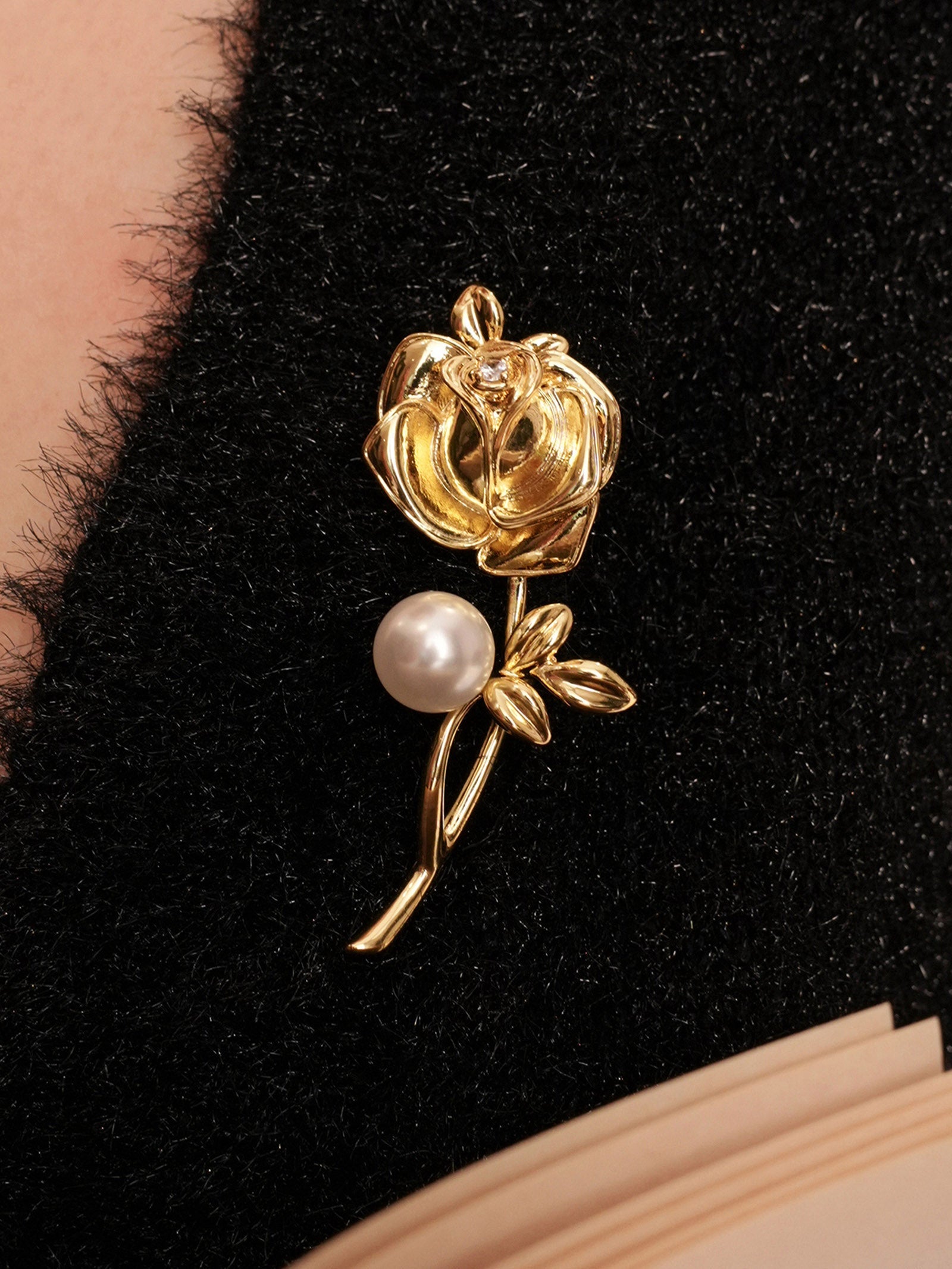 Freshwater Pearl & Alloy Rose Carved Brooch