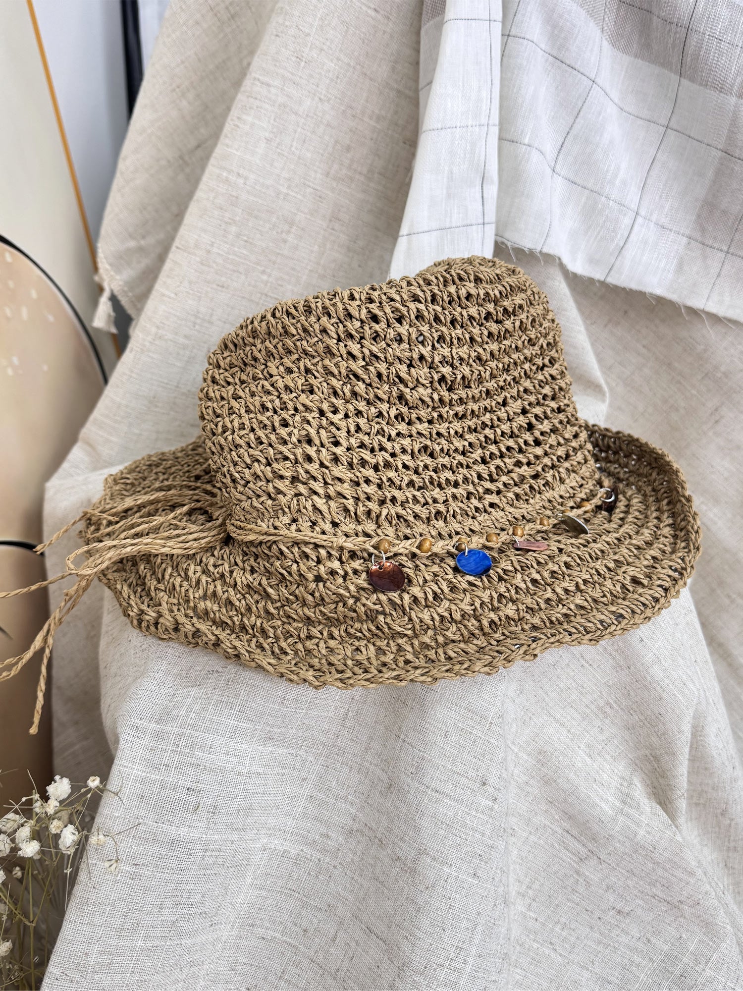 Foldable Wide Brim Straw Hat with Shell Decor